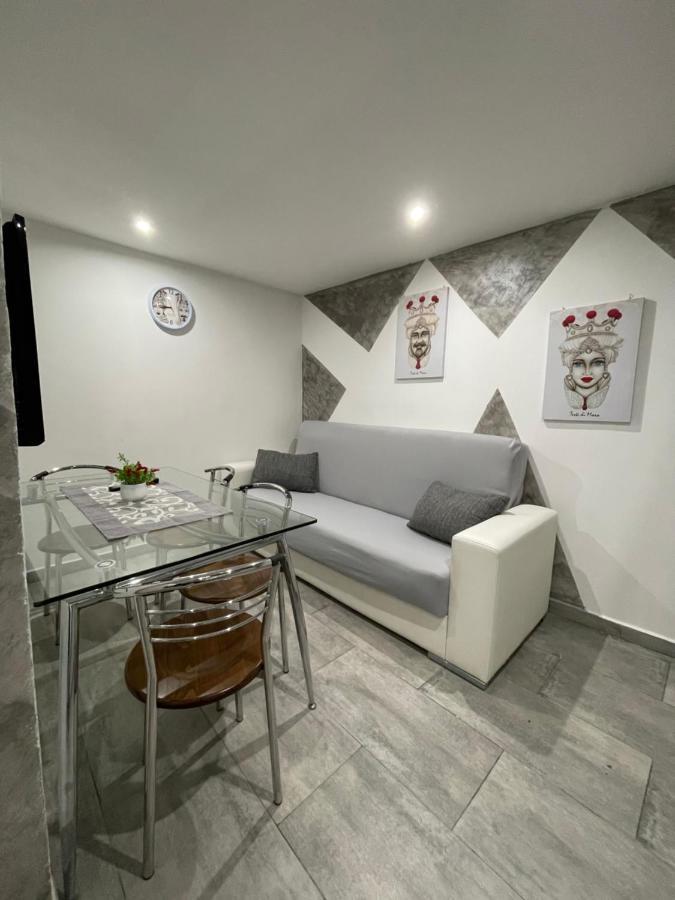 House Soleil Apartment คาตาเนีย ภายนอก รูปภาพ